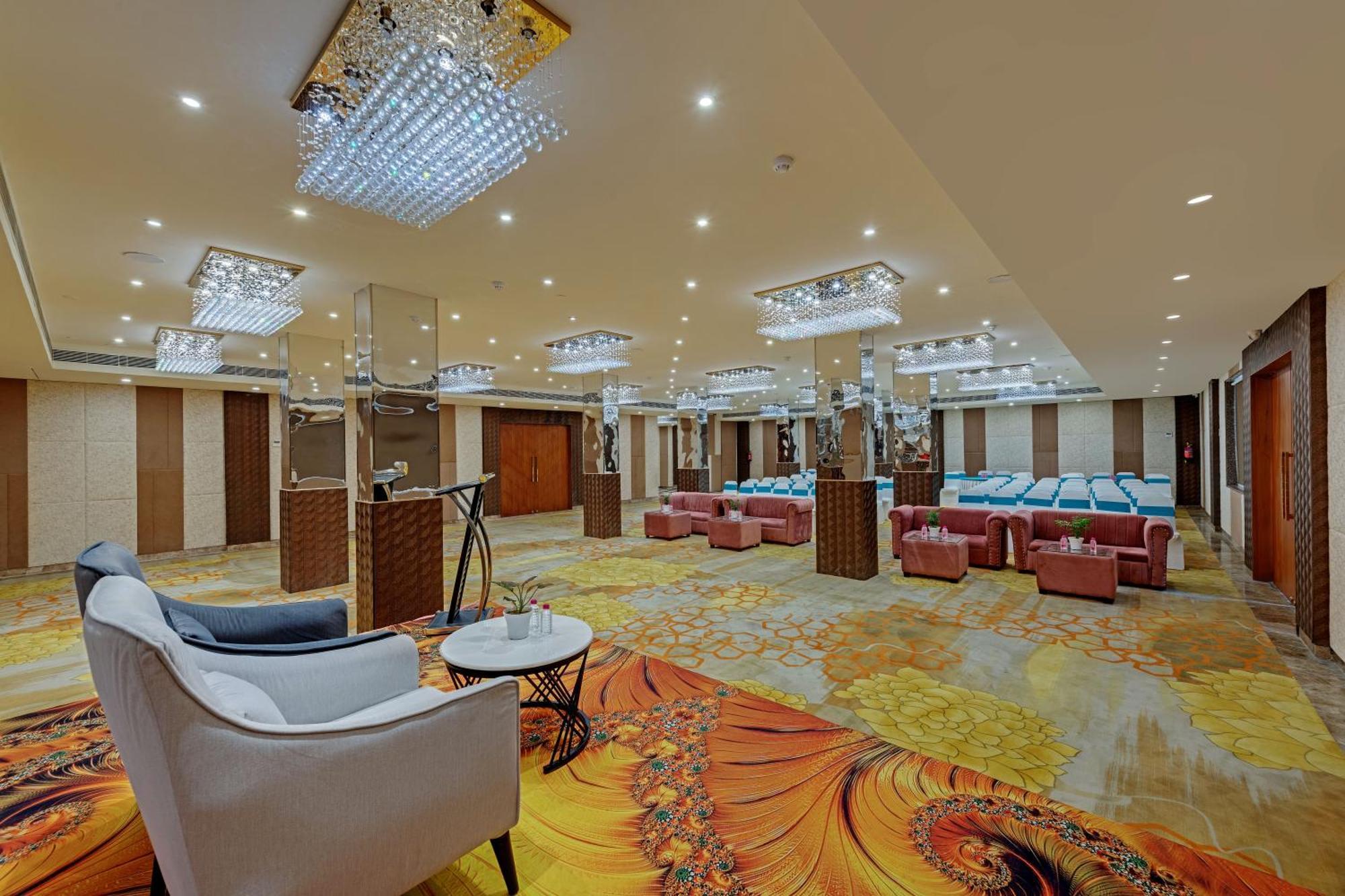 Click Collection Grand Gateway Варанасі Екстер'єр фото