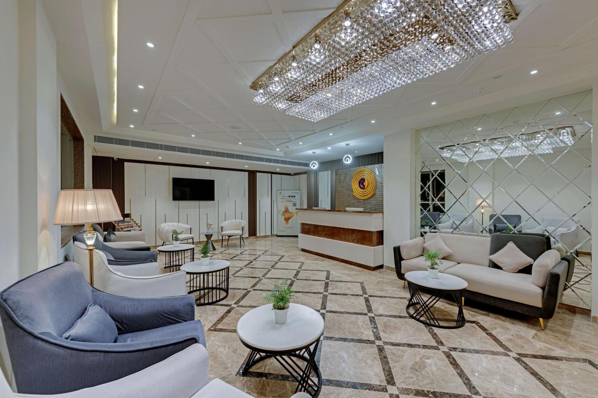 Click Collection Grand Gateway Варанасі Екстер'єр фото